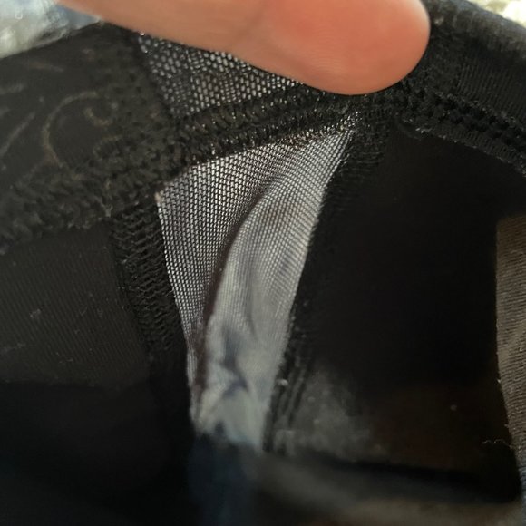 Old Navy Go-dry Active Black Leggings Size Large 3/4 Length with side mesh panel - Picture 6 of 7